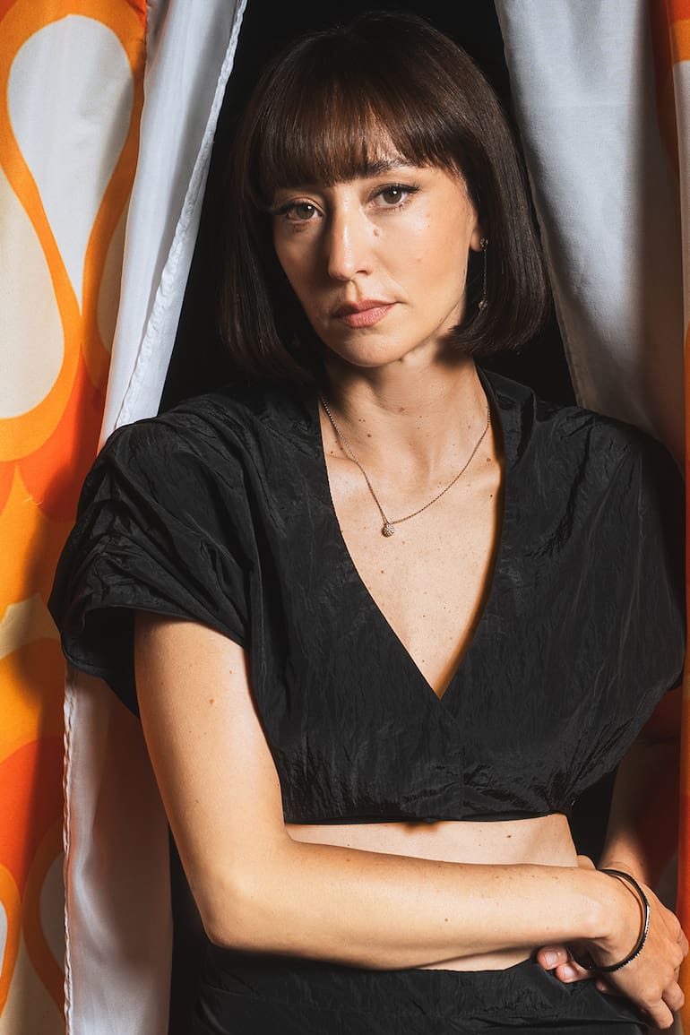 Camila Peralta, de su Balcarce natal a hacerse un lugar en el mundo del espectáculo: "Me pesaba muchísimo la timidez. Sufrí un montón, pero varias cosas hicieron que pudiera vencerla"