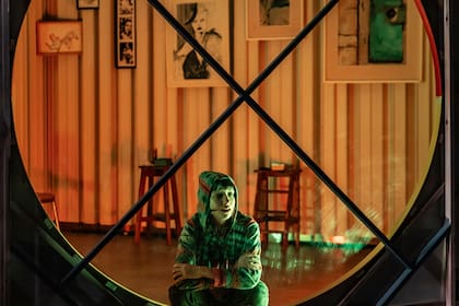 Camila Saade en uno de los dos espacios escenográfico