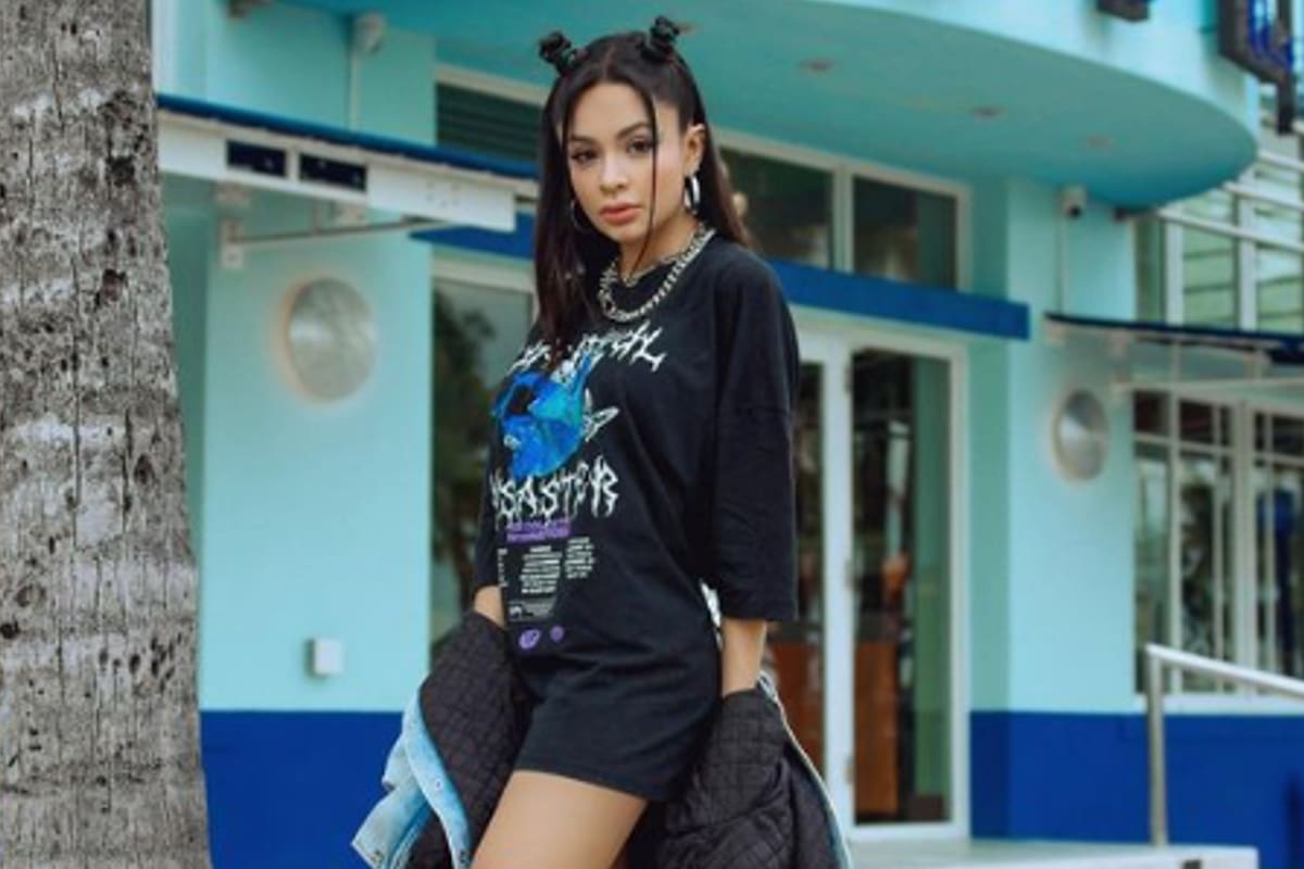 Camila Sterling nació en Colombia, pero a los 14 años se mudó a Florida, donde buscó impulsar su carrera musical
