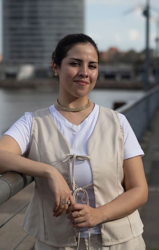 Camila tiene 24 años y creció en un barrio popular de Almirante Brown