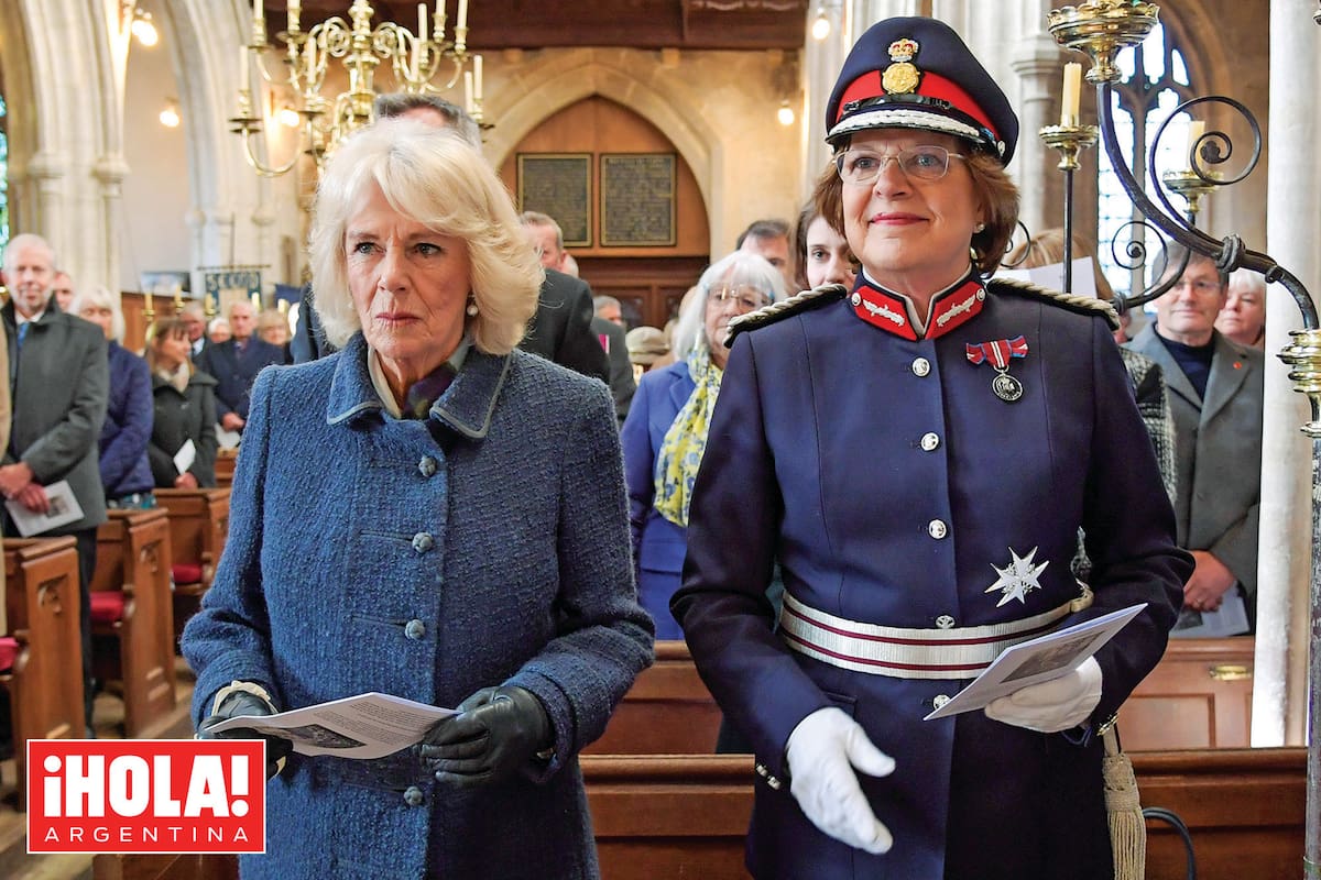 Camilla con su amiga Sarah Troughton (69), quien es la Lord Teniente del condado de Wiltshire, una especie de representante personal del monarca británico en esa área del Reino Unido y responsable de organizar la milicia de esa zona (fue la primera mujer en ocupar este cargo desde su creación, hace casi quinientos años).