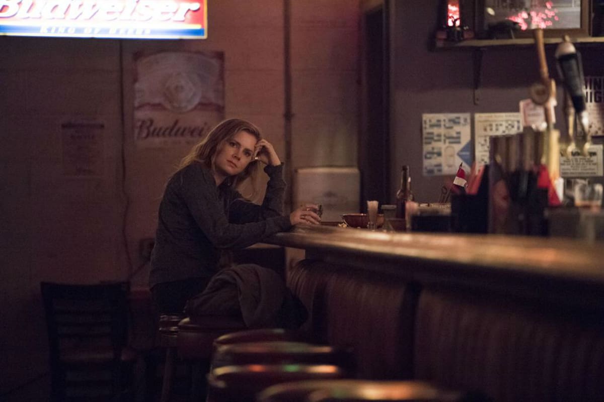 Camille y una de sus muchas visitas al bar de Wind Gap