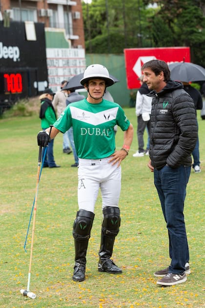 Camilo Castagnola y el coach de La Natividad, Ignacio Novillo Astrada.