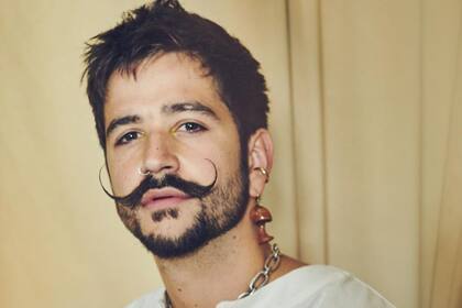 Camilo Echeverry sorprendió al mostrar su bigote cuando recién se despierta