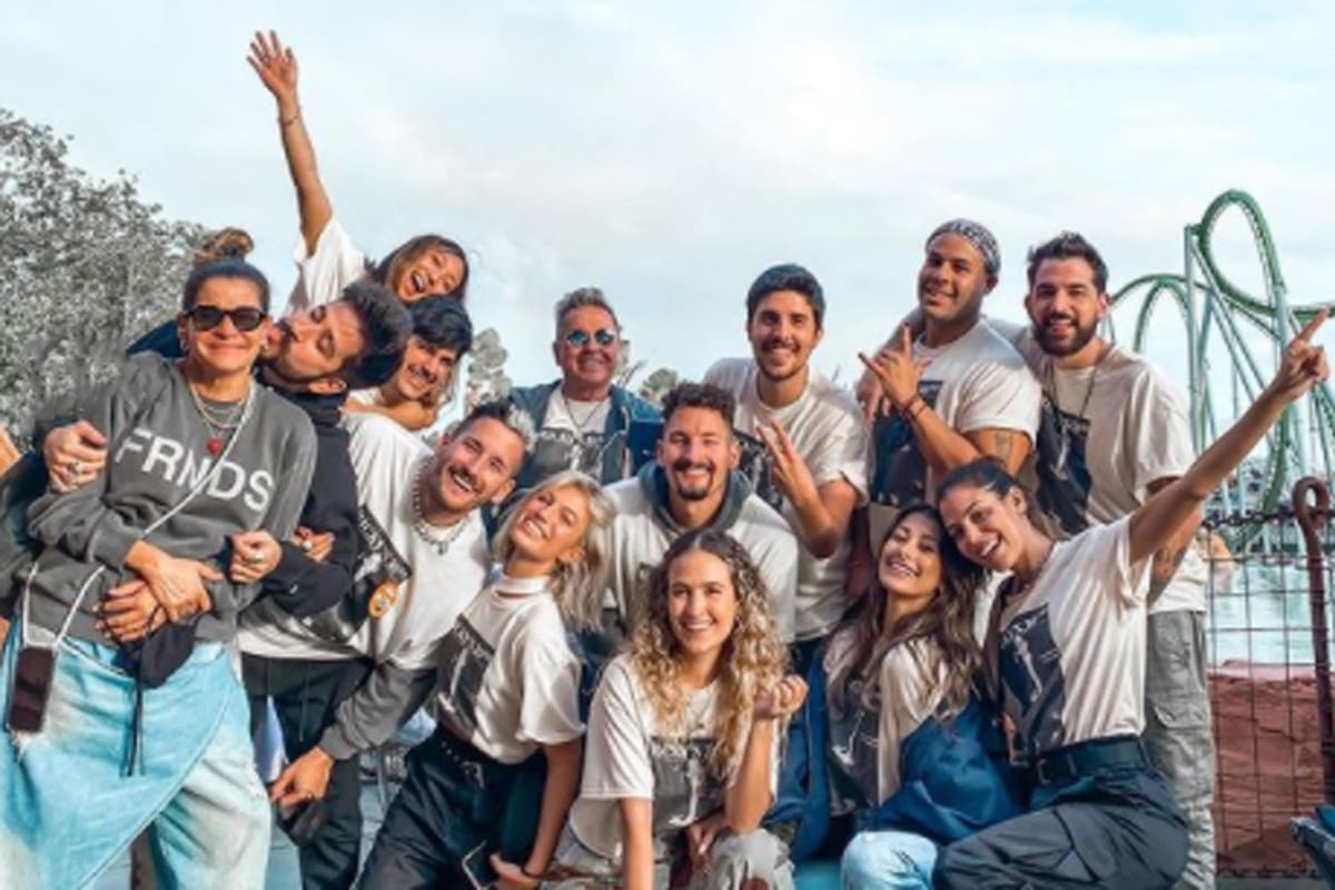 Camilo hizo una extraña pose junto a su suegra, Marlene Rodriguez, y la foto se hizo viral