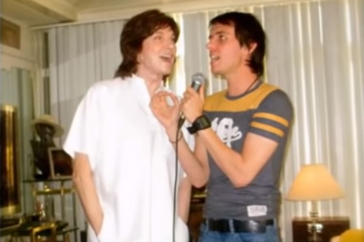 Camilo y su hijo cantando juntos