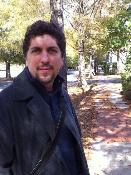 Caminando por Chapel Hill, Carolina del Norte, Estados Unidos.