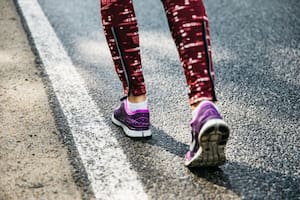Caminar es de los mejores ejercicios físicos para la salud (Foto ilustrativa)