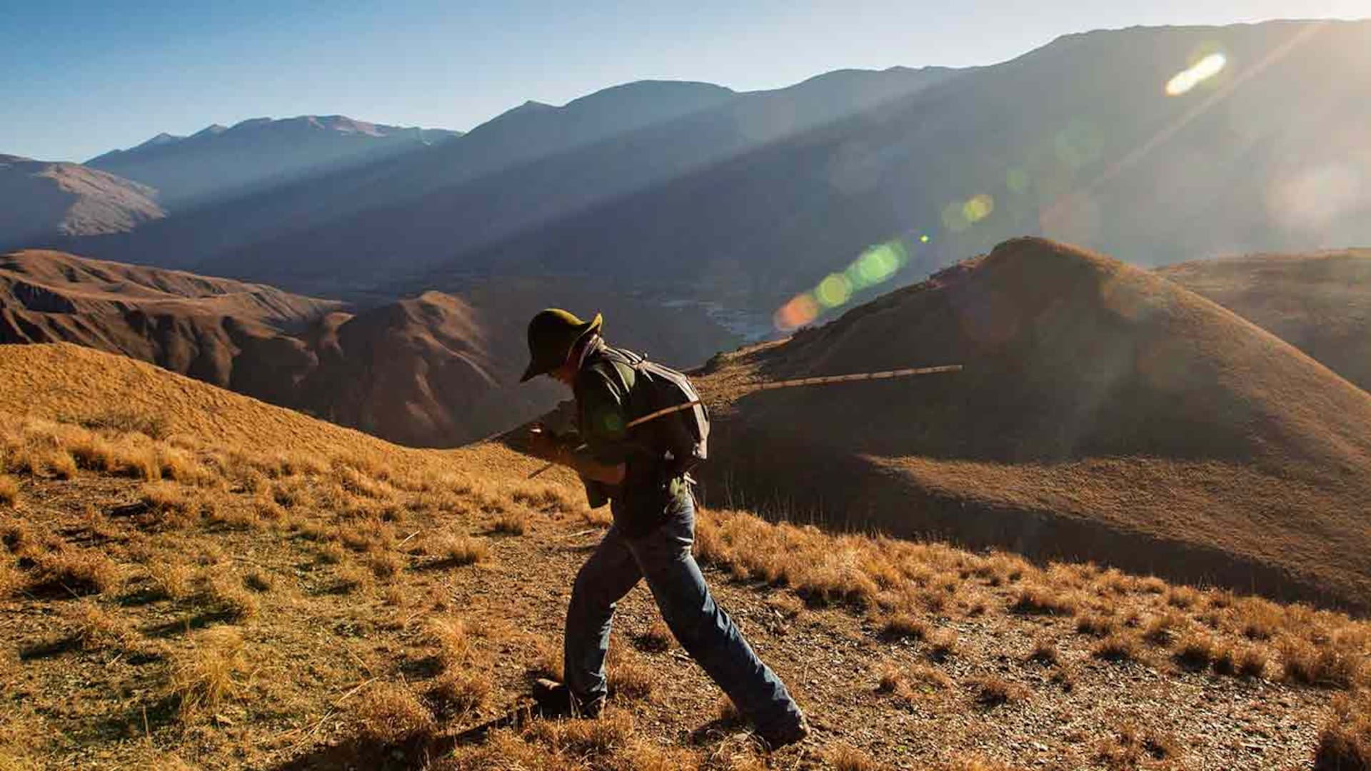 Tapiz en la feria campesina de Volcán, que funciona en el antiguo galpón ferroviario.