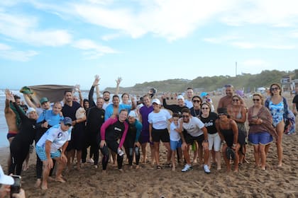Caminata por la playa junto a Fundación Favaloro, en Mar del Plata.