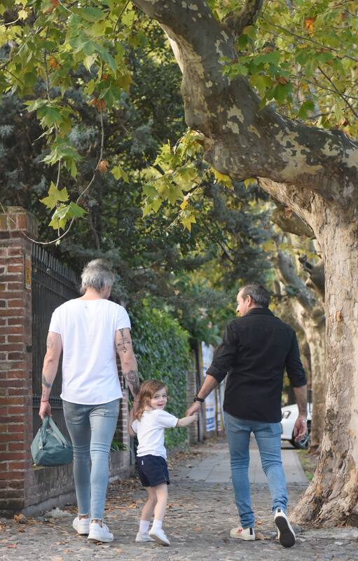 Camino al colegio, donde Gauthier fue recibido con los bazos abiertos; en su salita, es compañero de una nena con dos mamás