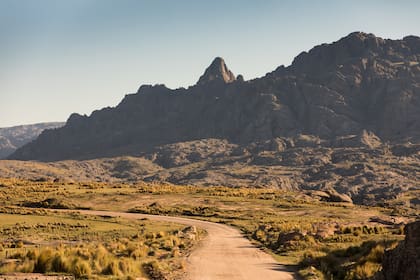 Camino de acceso a la impactante formación geológica.