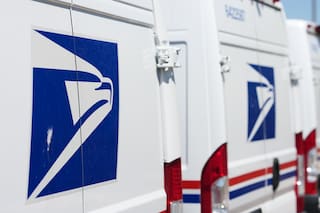 Servicio Postal de EE.UU. se ve involucrado en disputa por elecciones