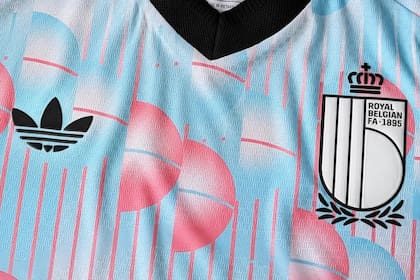 Camiseta de Bélgica inspirada en Magritte