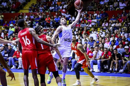 Campazzo en acción frente a Panamá, en el triunfo obtenido por la selección el 3 de julio, en la última ventana de las eliminatorias del Mundial 2023