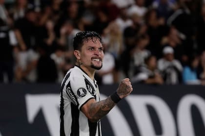 Campeón Botafogo logra sufrido triunfo 3-2 ante Estudiantes y mantiene opciones en Libertadores