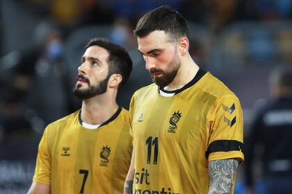 Campeonato Mundial de Balonmano IHF 2021 - Ronda preliminar Grupo D - Dinamarca v Argentina - Estadio Cairo Hall 1, El Cairo, Egipto - 19 de enero de 2021 El argentino Lucas Dario Moscariello parece abatido después del partido