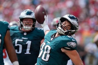 Campeones Eagles buscan mantener su paso perfecto ante la feroz defensiva de Denver