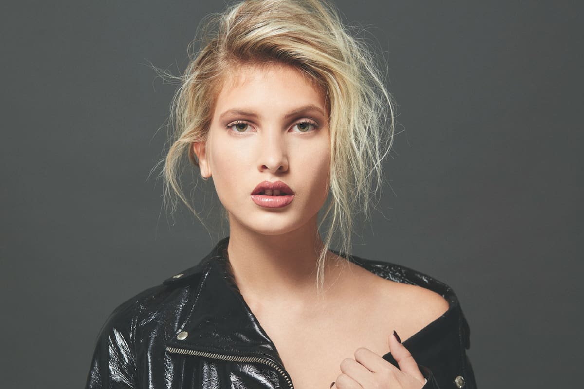 Campera de charol (Las Pepas, $7990).