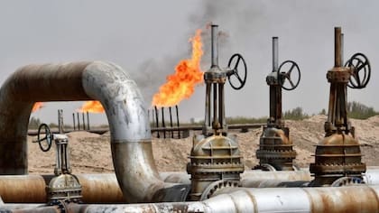 Campo petrolero en Iraq. La ONU advierte que las emisiones de CO2 de la quema de combustibles fósiles deben caer un 45% para 2030 (respecto al 2010) para evitar los peores efectos del cambio climático