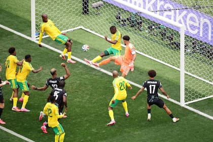 Canadá estuvo más cerca, pero tanto ese combinado como el de Sudáfrica se fueron al descanso con un empate en 0.