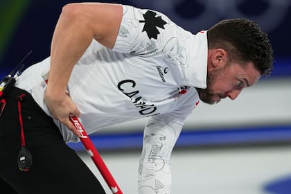 Canadá, la histórica potencia mundial del curling, siente la presión en Cortina