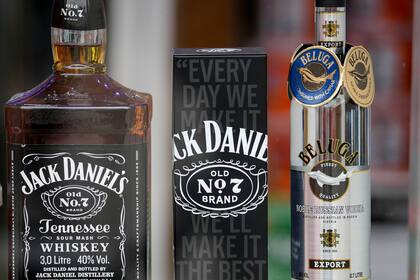 Canadá y la UE responden rápidamente a aranceles sobre importaciones de acero y aluminio de Trump