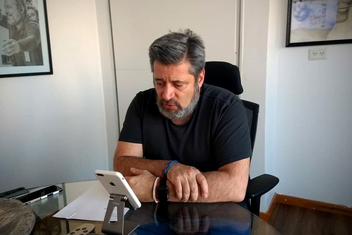 Canal 9 y FM Aspen, la radio de los clásicos que acompaña a varias generaciones hace más de tres décadas, ya son parte de Grupo Octubre (GO), un conglomerado de medios que encabeza Víctor Santa María, secretario general del Sindicato Único de Trabajadores de Edificios de Renta y Horizontal (Suterh)