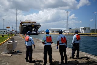 Canal de Panamá podría ver aumentar el tráfico debido a guerra en Oriente Medio, según administrador