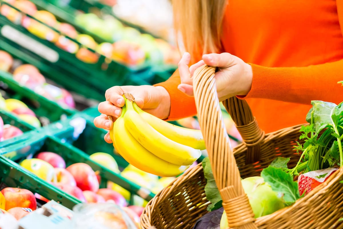 Canastos, bolsas de tela y changuitos llegan a reemplazar las de plástico que estarán prohibidas en supermercados