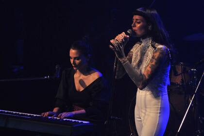 Cande, en un momento íntimo del show