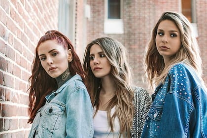 Cande, Mica y Juanita Tinelli en una producción de la marca Ginebra