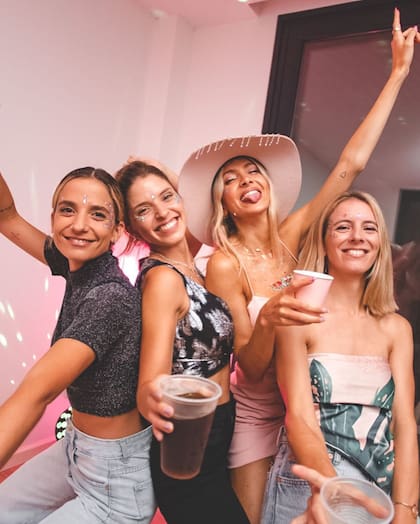 Cande Ruggeri y sus amigas