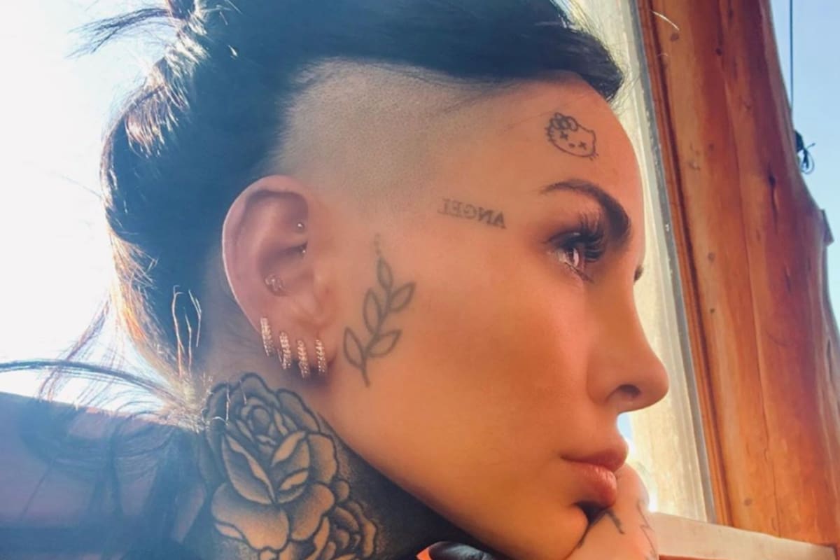 Cande Tinelli se perforó la nariz para ponerse un piercing