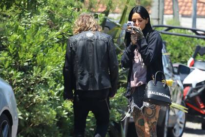 Cande Tinelli y Luca Bonomi recorrieron la costa uruguaya a bordo de un Mustang