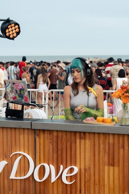 Cande Vetrano musicalizó el evento de apertura.