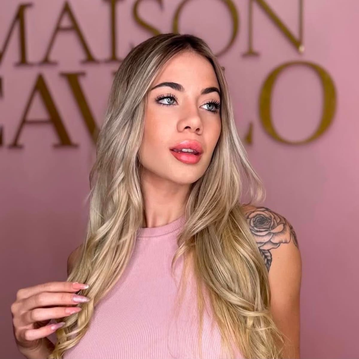 Quién es Candela Arizaga, la influencer que salió corriendo semidesnuda del departamento de Facundo Moyano en Belgrano - LA NACION
