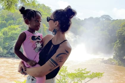 Candela trabaja con niños con autismo en un continente con el que sueña desde su adolescencia: África.