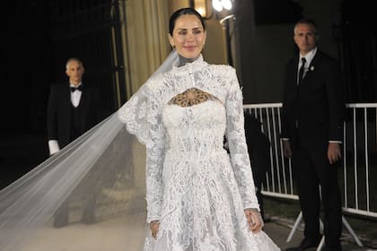 Candelaria Tinelli cautivó a los presentes con el exclusivo diseño de su vestido de novia