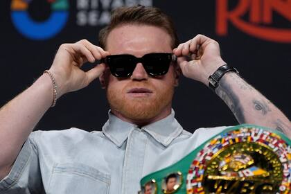 Canelo Álvarez destaca por su inteligencia y estrategia en el ring (Archivo-AP Foto/John Locher, archivo)