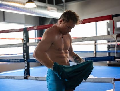Canelo Álvarez llega a la pelea contra Berlanga con un récord de 61 victorias, dos derrotas y dos empates