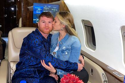 Canelo Álvarez y su esposa Fernanda Gómez celebraron un año de matrimonio en un impresionante destino en Europa.