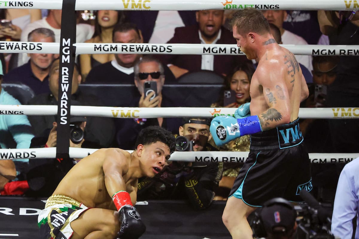 Canelo derribó a Munguía en el cuarto round