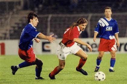 Caniggia usó la camiseta número 9 en la temporada en que jugó en Benfica, la 1994/1995.