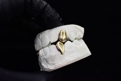 Caninos de fantasía de Grillz Baires