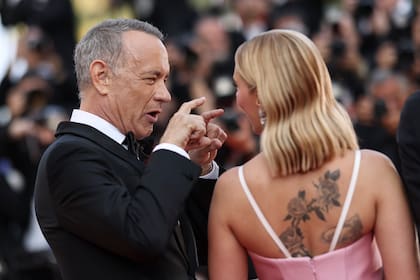 Cannes 2023: de la complicidad de Tom Hanks y Scarlett Johansson al bailecito de Rupert Friend y Maya Hawke en plena alfombra roja