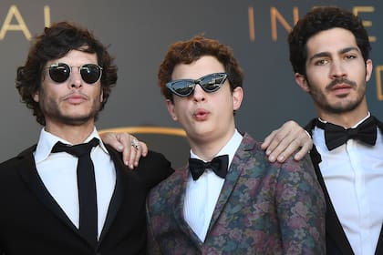 El director y guionista Luis Ortega junto al debutante Lorenzo Ferro y el Chino Darín, quien ya trabajó bajo sus órdenes en la miniserie Historia de un clan