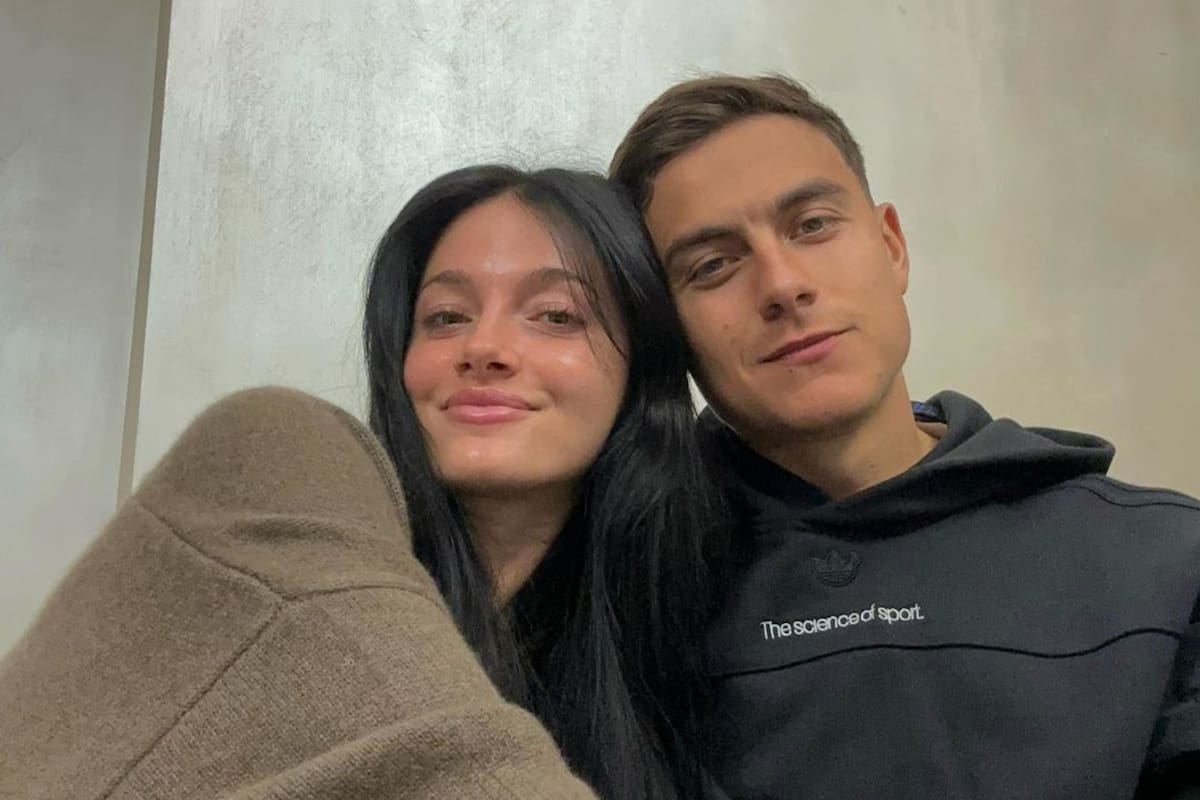 Cansada de los cuestionamientos sobre el futuro futbolístico de su marido, quien termina su contrato con Roma el próximo 30 de junio, la actriz no se guardó nada (Foto/Instagram: @paulodybala)