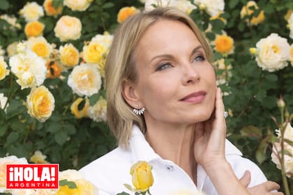 “Canto siempre como si fuera la primera vez arriba de un escenario, con el fin de lograr ese milagro de conectar con la gente, tratando de dar lo mejor”, le contó a ¡HOLA! Argentina. Acá, la cantante lírica posa entre las rosas inglesas de la Isla El Descanso, en el Tigre