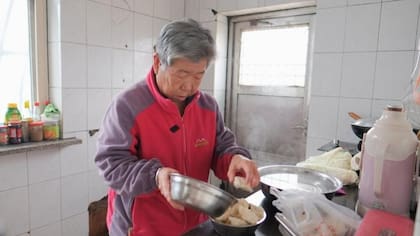 Cao y su esposa dicen que no quieren dejar su pueblo para vivir en la ciudad